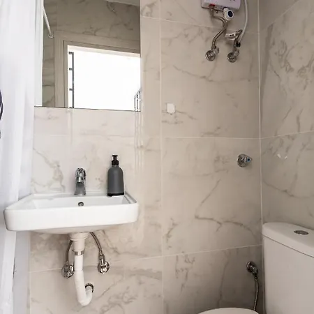 Modern Close To Waterfront Apartman